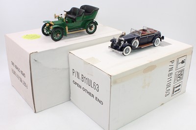 Lot 2139 - A pair of 1:24th scale boxed Franklin Mint...