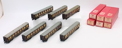 Lot 588 - Seven Hornby Dublo Pullman coaches 3 x 4035...