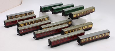 Lot 589 - Eight Hornby Dublo Super Detail coaches:- 4...