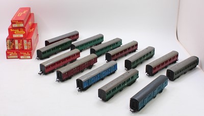 Lot 594 - Triang items:- R157 diesel railcar 2-car set...