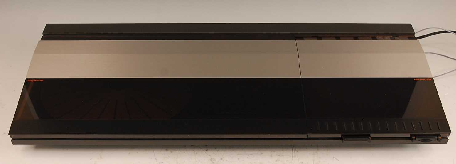 Lot 545 - A Bang & Olufsen Beocenter 2200 stereo system,...