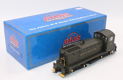 Lot 324 - Atlas EMD SW900M diesel loco 7113-1 Reading no....