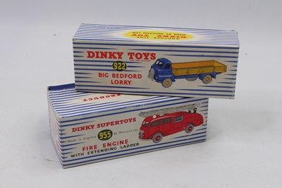 Lot 1550 - A Dinky Toys empty box group, two examples to...