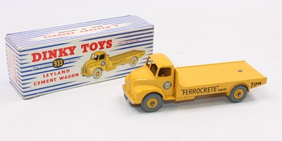 Lot 1556 - A Dinky Toys No.933 Ferrocrete Leyland cement...