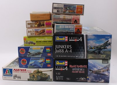 Lot 846 - One box containing a quantity of mainly 1:72...