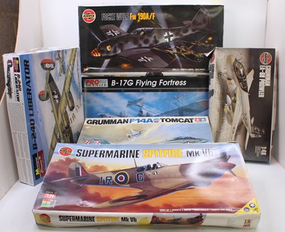 Lot 852 - Six various boxed 1:32, 1:42 and 1:24 scale...