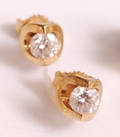 Lot 1105 - A pair of 18ct yellow gold single stone...