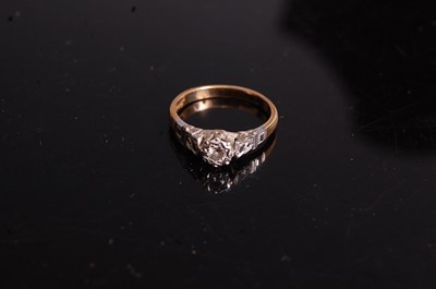 Lot 347 - An 18ct gold and platinum diamond solitaire...