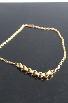 Lot 362 - A 9ct gold rounded belcher and chain link neck...
