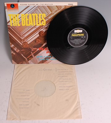 Lot 792 - The Beatles - Please Please Me, UK 7th press,...