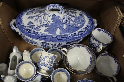 Lot 74 - A collection of blue and white porcelain tea...