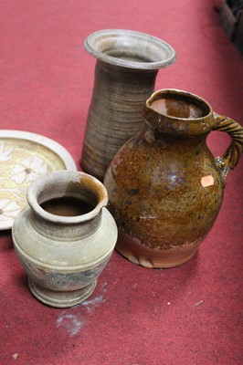 Lot 197 - A small collection of studio pottery, to...