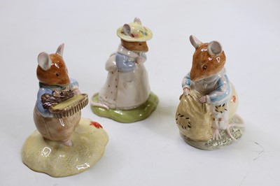 Lot 235 - A Royal Doulton Bramble Hedge gift collection,...