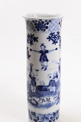 Lot 270 - A Chinese export vase having a flared neck to...