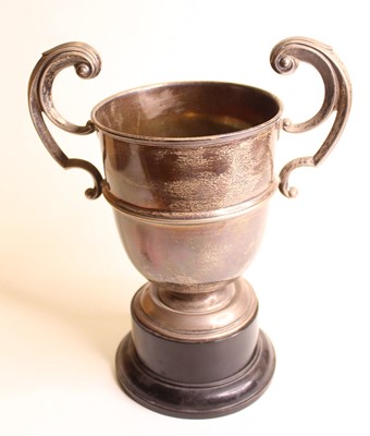 Lot 300 - A George V silver trophy cup, having twin...