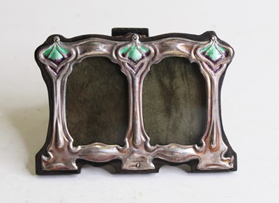 Lot 305 - An Art Nouveau style sterling silver and...