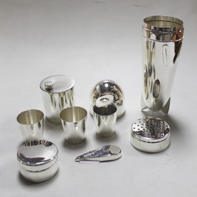 Lot 306 - A reproduction Art Deco style cocktail shaker...