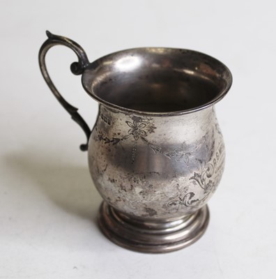 Lot 314 - A George V silver bell-shaped tankard,...