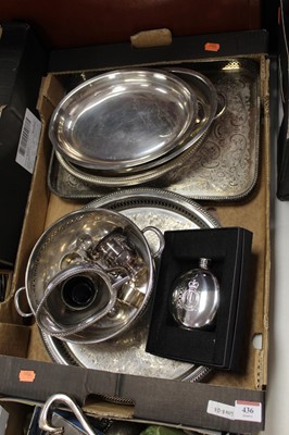 Lot 436 - A box of miscellaneous metal ware to include a...