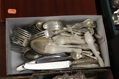 Lot 441 - A collection of loose silver plated flatware...