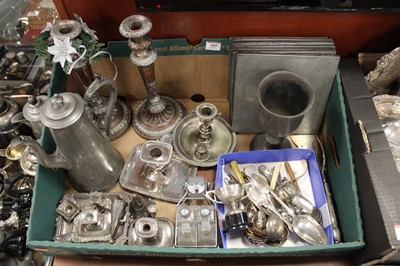 Lot 442 - A collection of miscellaneous items to include...