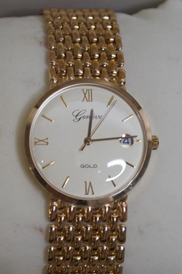 Lot 472 - A ladies Geneve 9ct gold cased wrist watch...