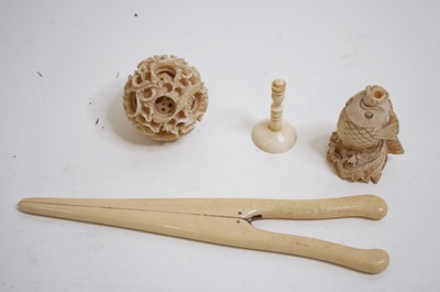 Lot 479 - A 19th century Chinese Canton carved ivory...