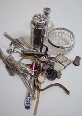 Lot 486 - A small collection of miscellaneous items to...