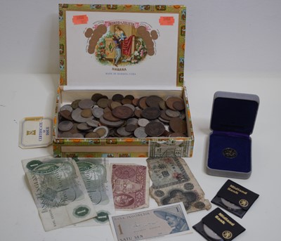 Lot 490 - A collection of coins and bank notes to...