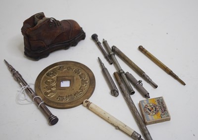 Lot 507 - A collection of miscellaneous items to include...