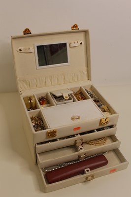 Lot 509 - A modern jewellery box contents to include...