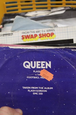 Lot 744 - A collection of EPs to include Queen, The Jam,...