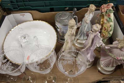 Lot 748 - A collection of glassware and ceramics to...