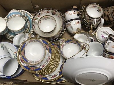 Lot 753 - A box of various porcelain tea wares to...