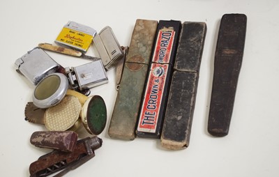 Lot 524 - A small collection of miscellaneous items, to...