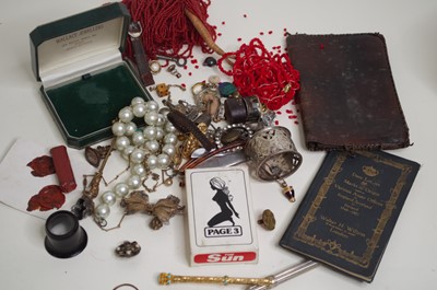 Lot 543 - A collection of miscellaneous items to include...