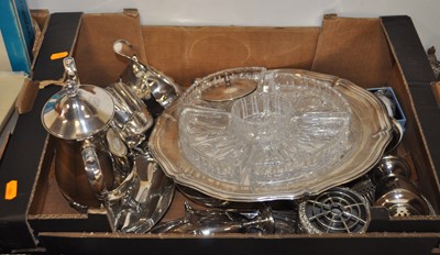 Lot 561 - A collection of miscellaneous metalware, to...