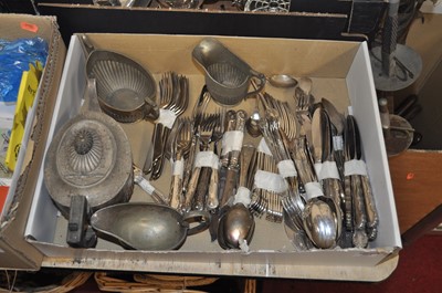 Lot 562 - A box of miscellaneous metalware, to include a...