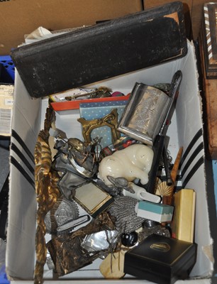 Lot 584 - A collection of miscellaneous items to include...