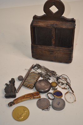 Lot 589 - A collection of miscellaneous items to include...