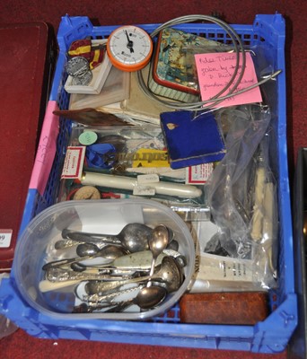 Lot 608 - A collection of miscellaneous items, to...