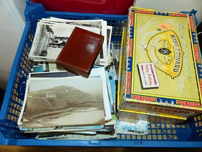 Lot 657 - A box of miscellaneous items to include...