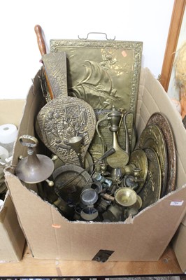 Lot 784 - A box of various brassware to include bellows,...