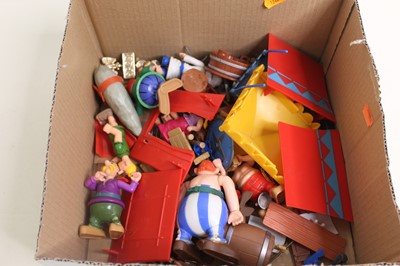 Lot 683 - A collection of assorted 1990's plastic toys,...