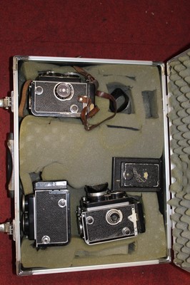 Lot 759 - A cased Rolleicord Compur camera; together...