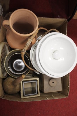 Lot 778 - A box of mixed studio pottery to include...