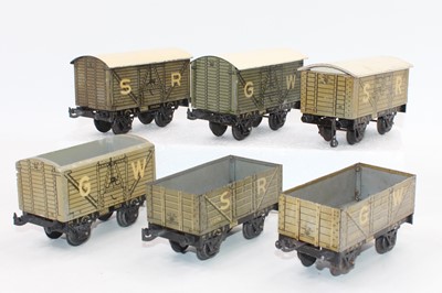 Lot 256 - A small tray containing 6x 1920s Bing wagons...