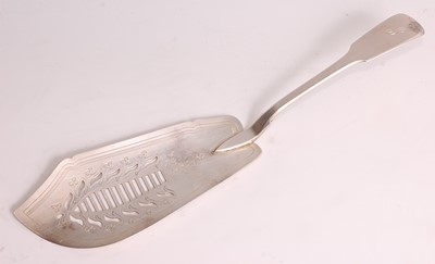 Lot 1062 - A Regency silver fish-slice, in the Fiddle...