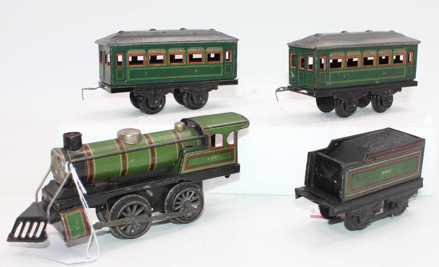 Lot 263 - Karl Bub Continental outline green c/w 0-4-0...