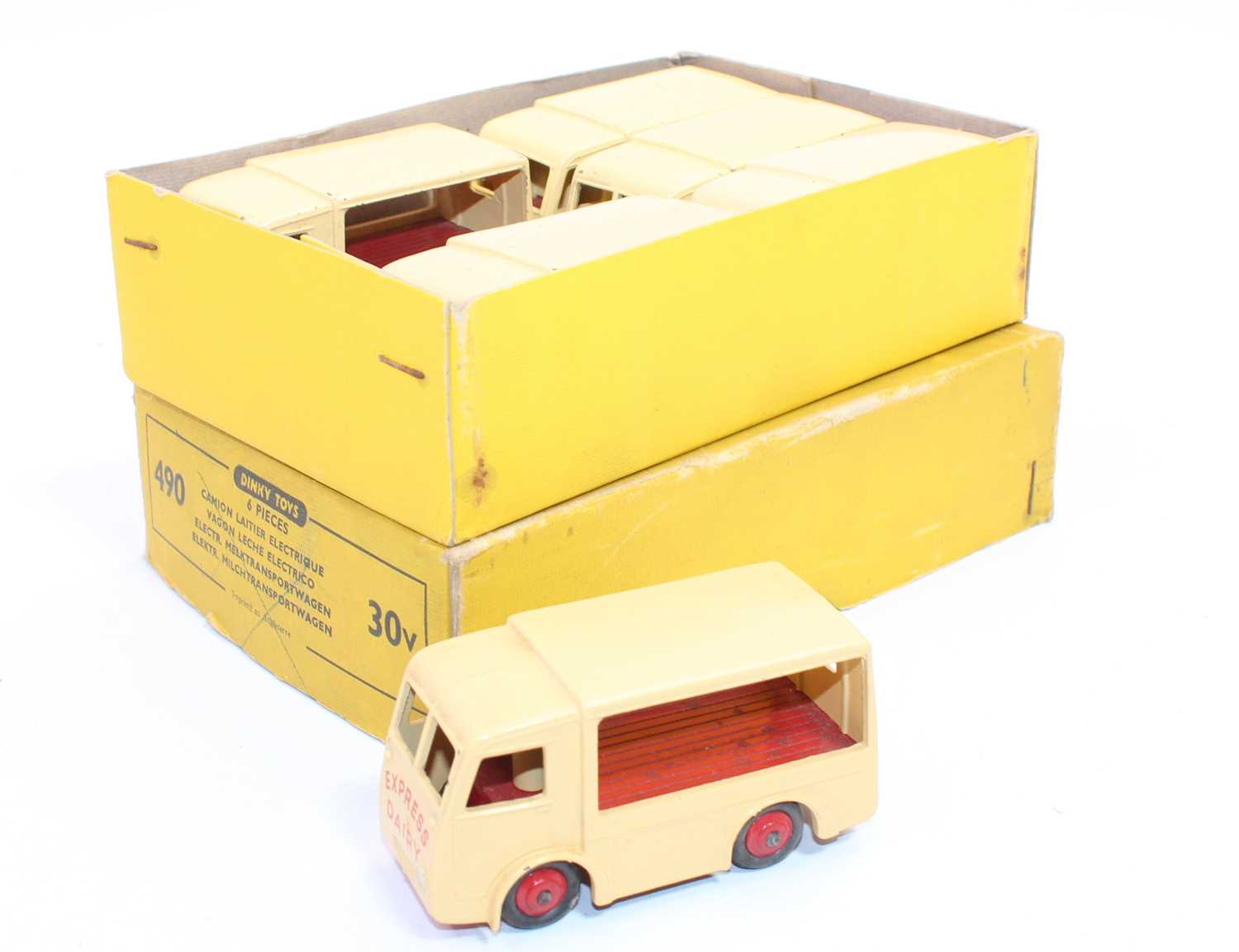 Lot 1016 - A Dinky Toys No.490/30V original trade box...